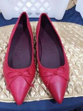 AEROSOLES Red Pointed-Toe Ballet Flats with Bow Accent